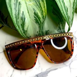 Oversized Tortoise Chained Sunglasses